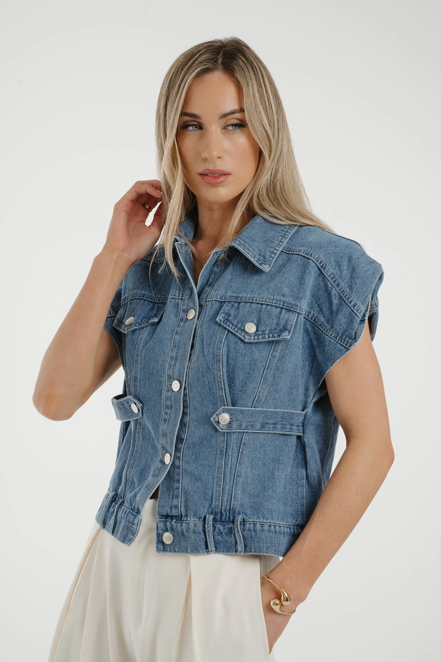 Caitlyn Sleeveless Denim Jacket In Mid Wash